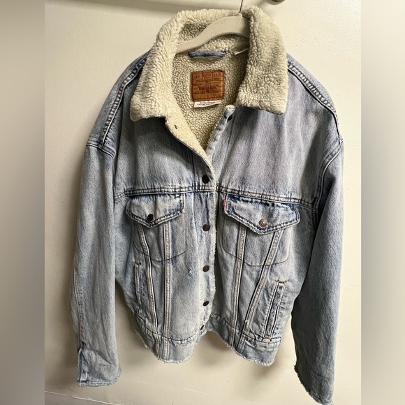 Levi’s Oversized Sherpa Trucker Jacket - Picture 4 of 7